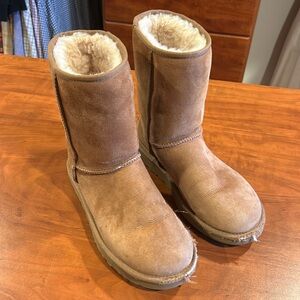 Ugg Classic Short II Size 9